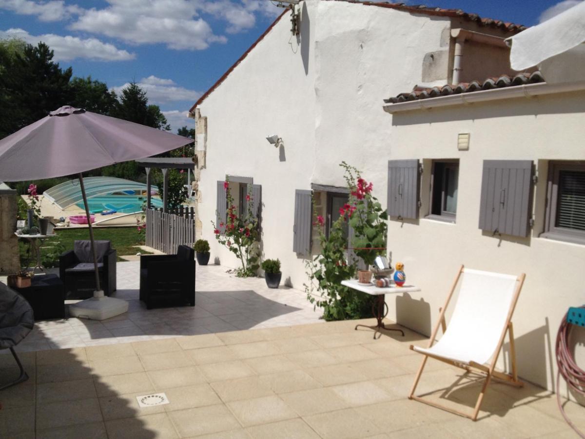 Studio Avec Piscine Privee Jardin Clos Et Wifi A Saint Jean D'Angely Exteriér fotografie