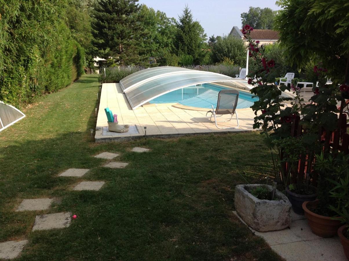 Studio Avec Piscine Privee Jardin Clos Et Wifi A Saint Jean D'Angely Exteriér fotografie
