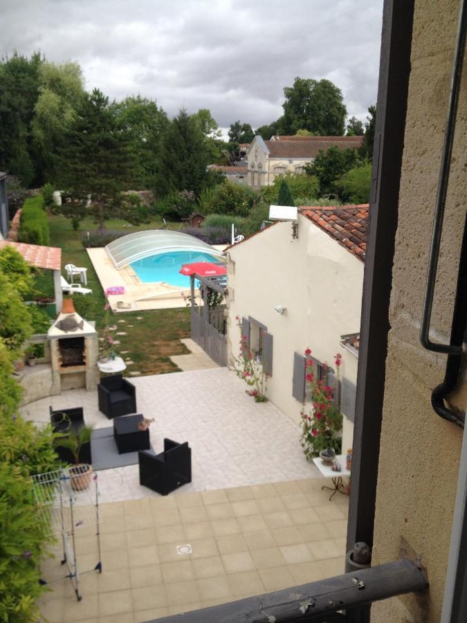 Studio Avec Piscine Privee Jardin Clos Et Wifi A Saint Jean D'Angely Exteriér fotografie