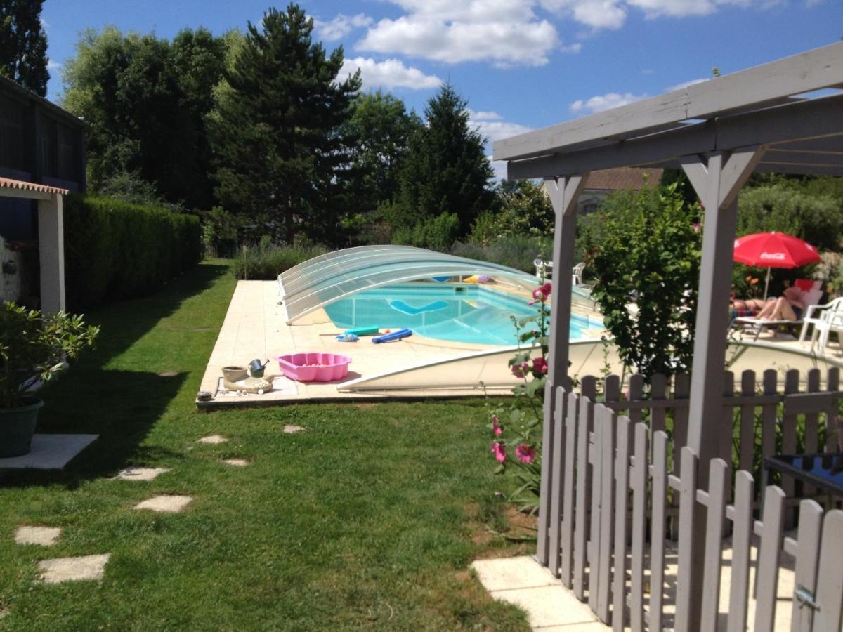 Studio Avec Piscine Privee Jardin Clos Et Wifi A Saint Jean D'Angely Exteriér fotografie